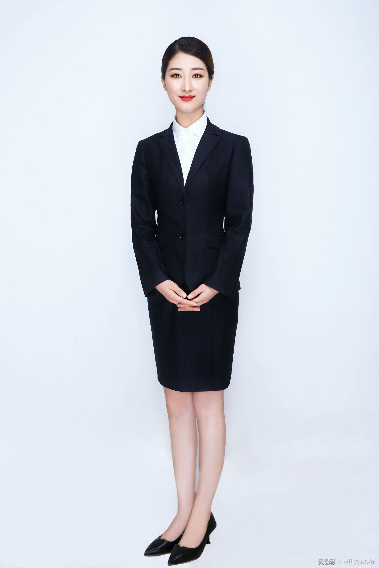 柔情与干练随意切换这还是我们眼里千篇一律的女柜员么