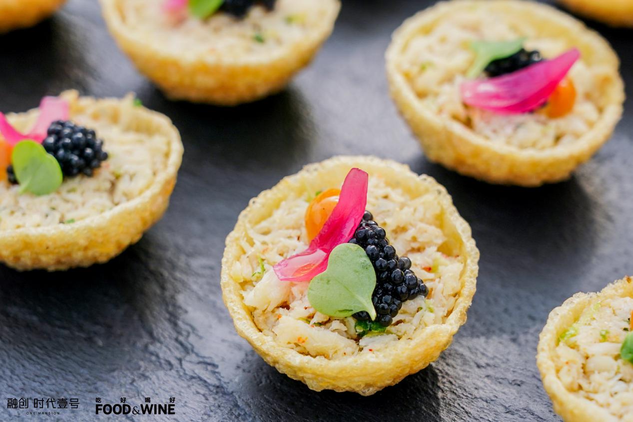 沙拉,超级物种的豪蟹刺身和樱花捌拼,鴅拓力的明太子软壳蟹和蟹肉塔塔