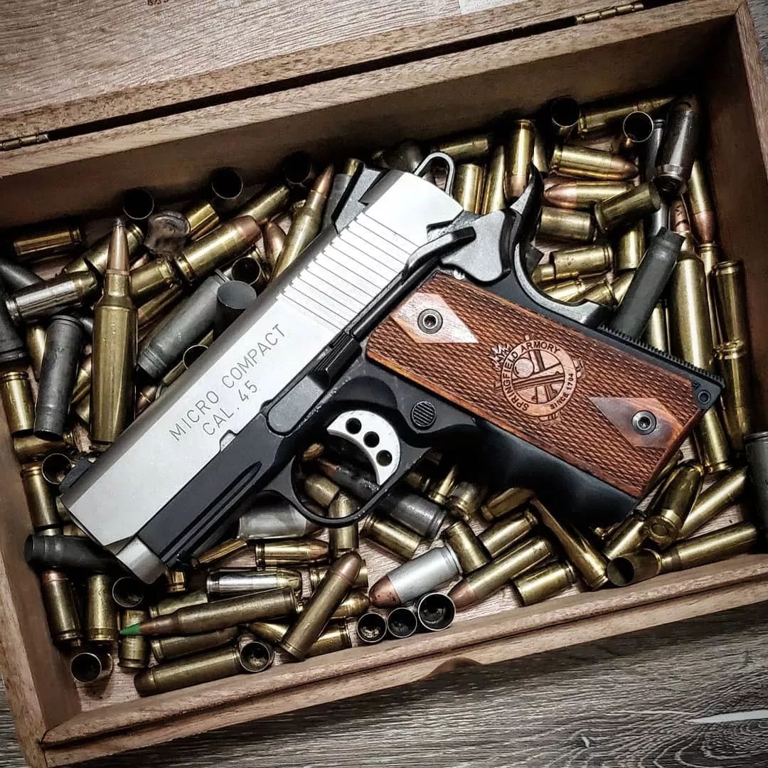 枪械骚图光线构图背景加上精修真的没话说了