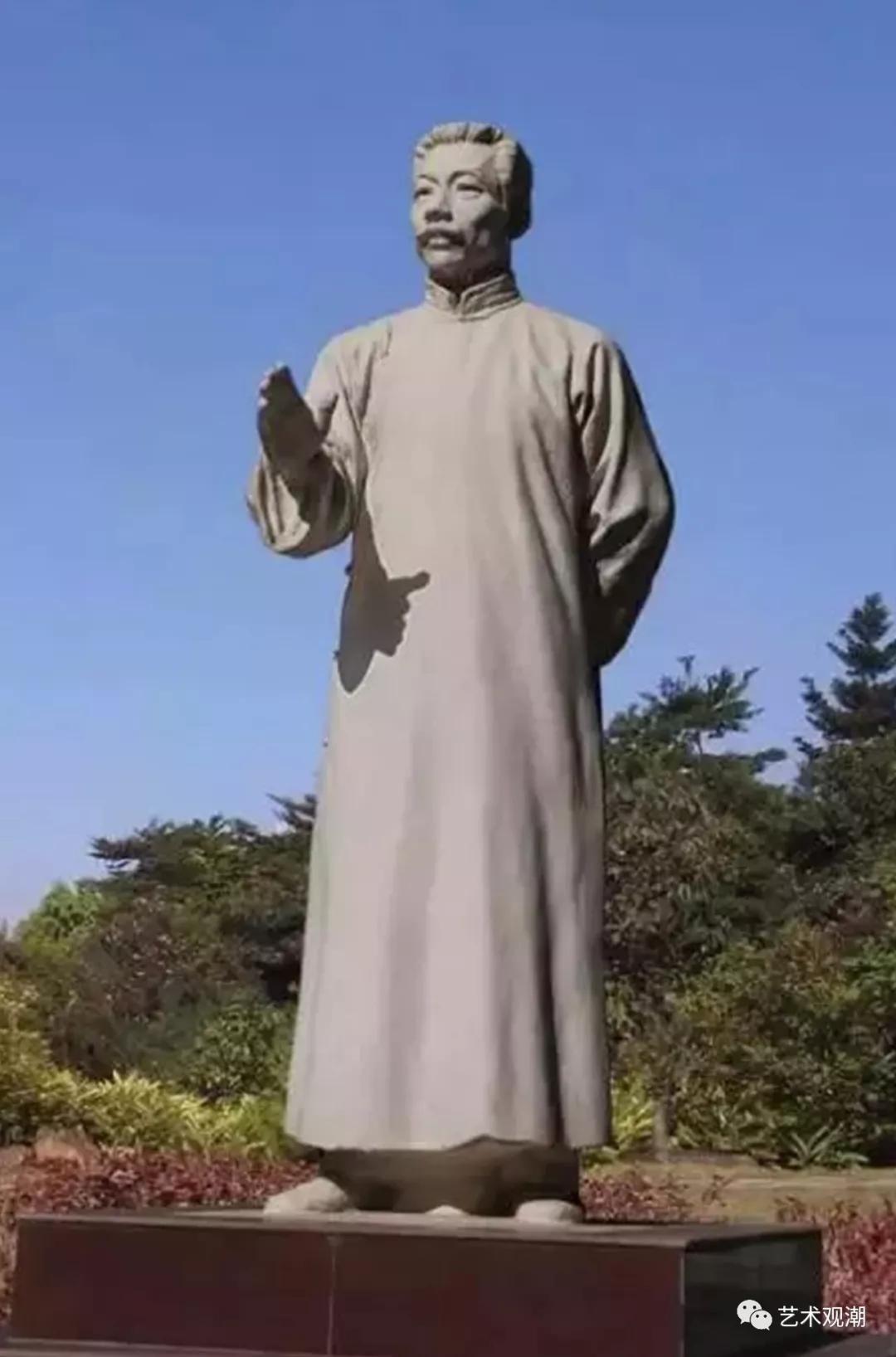 《鲁迅像》(与林士岳,徐人伯合作)水泥堆塑 / 高250cm / 约1953-1954