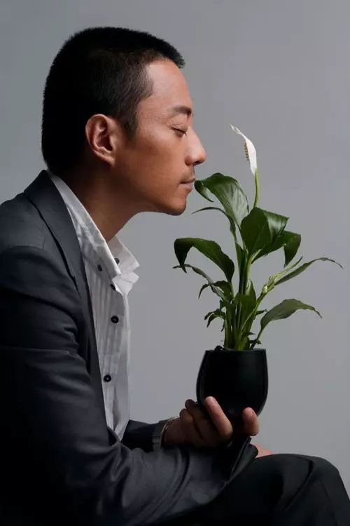 从配音到经商,从龙套到金鸡影帝,这个奋斗了三十年