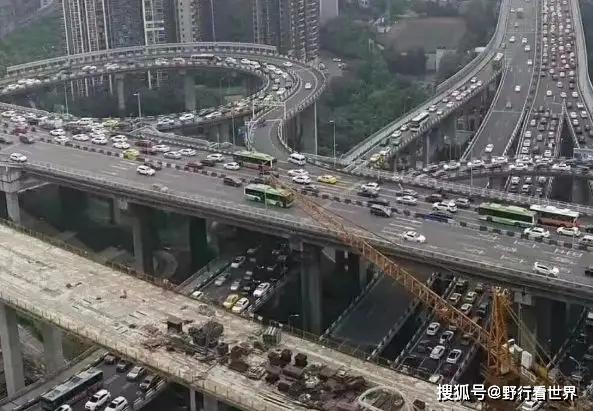 重庆一座复杂的立交桥20条匝道四通八达老司机都怕迷路