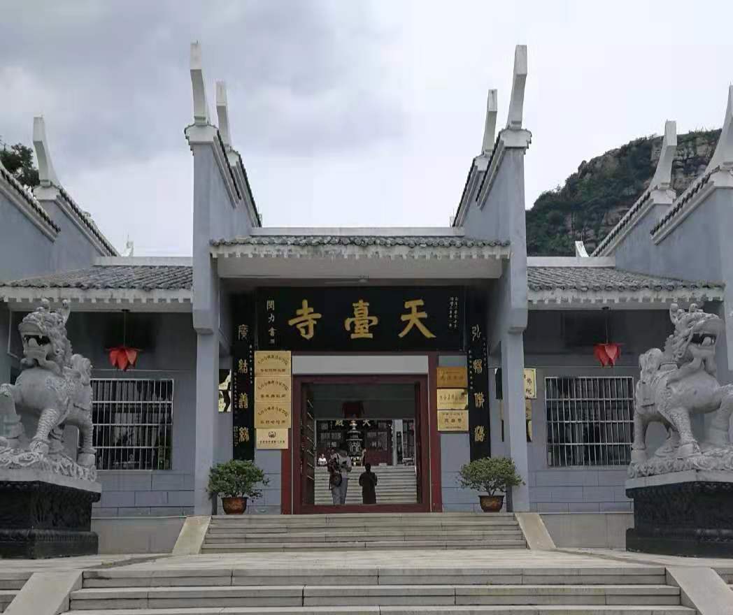 安徽九华山有"最高"寺庙?海拔足有1306米,吸引众人!