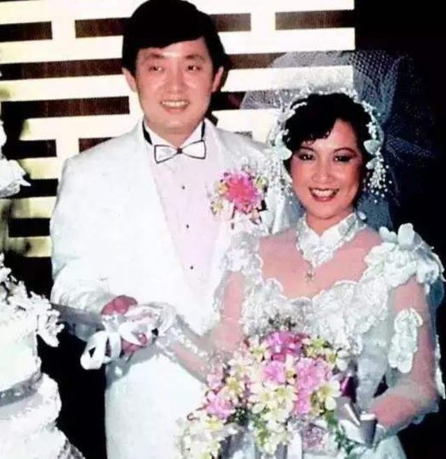 69岁薛家燕曝光前夫卖房子跑了带着孩子却觅得小17岁小鲜肉