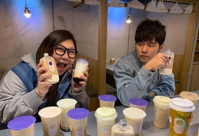 这款奶茶因为搭上周杰伦爆红,排队3小时限购1杯,二手也有人买?-凤投会