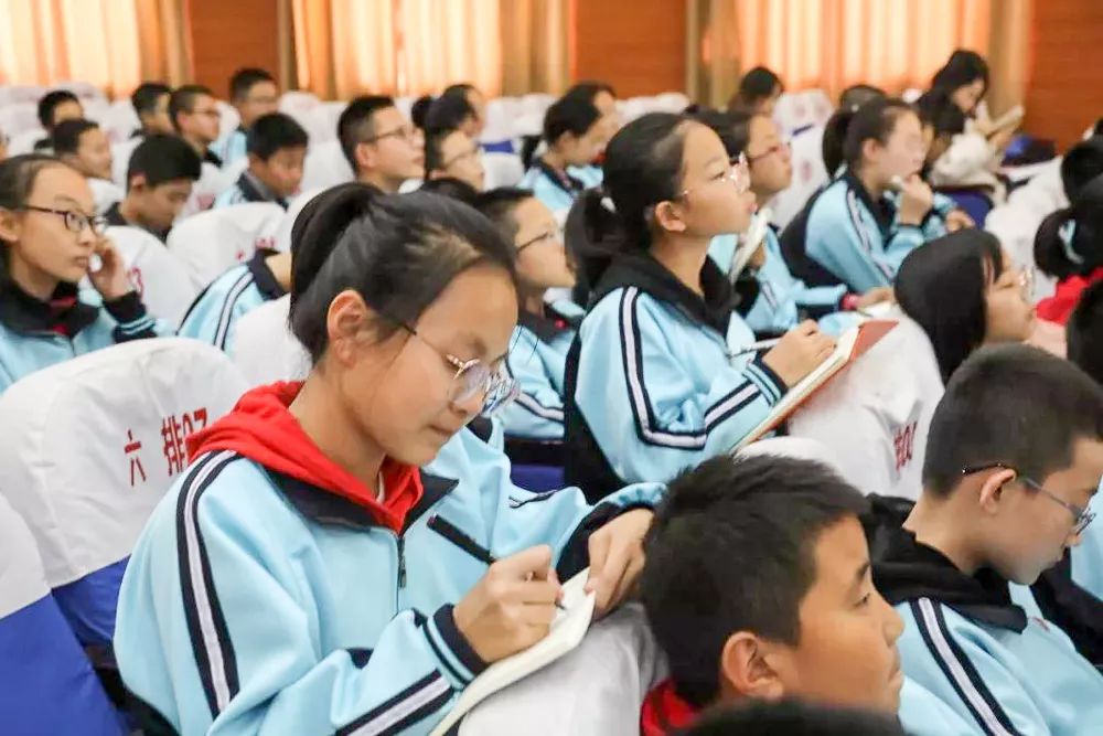引源助教智力帮扶清华附中一体化学校教师团赴吕梁市贺昌中学进行交流