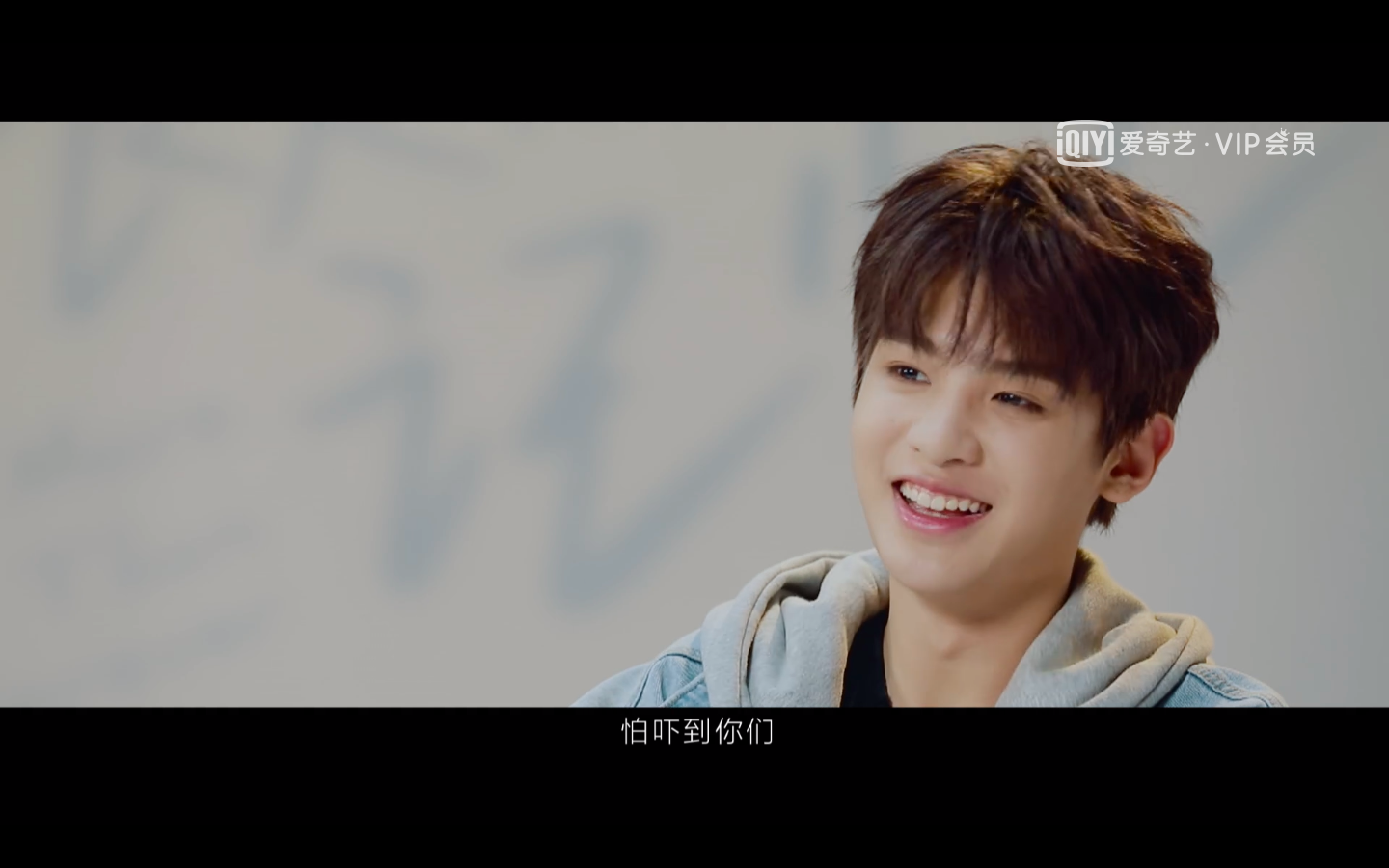 的黄明昊,凭借自己帅气的外形和超强艺能感活跃在各大热播综艺节目中