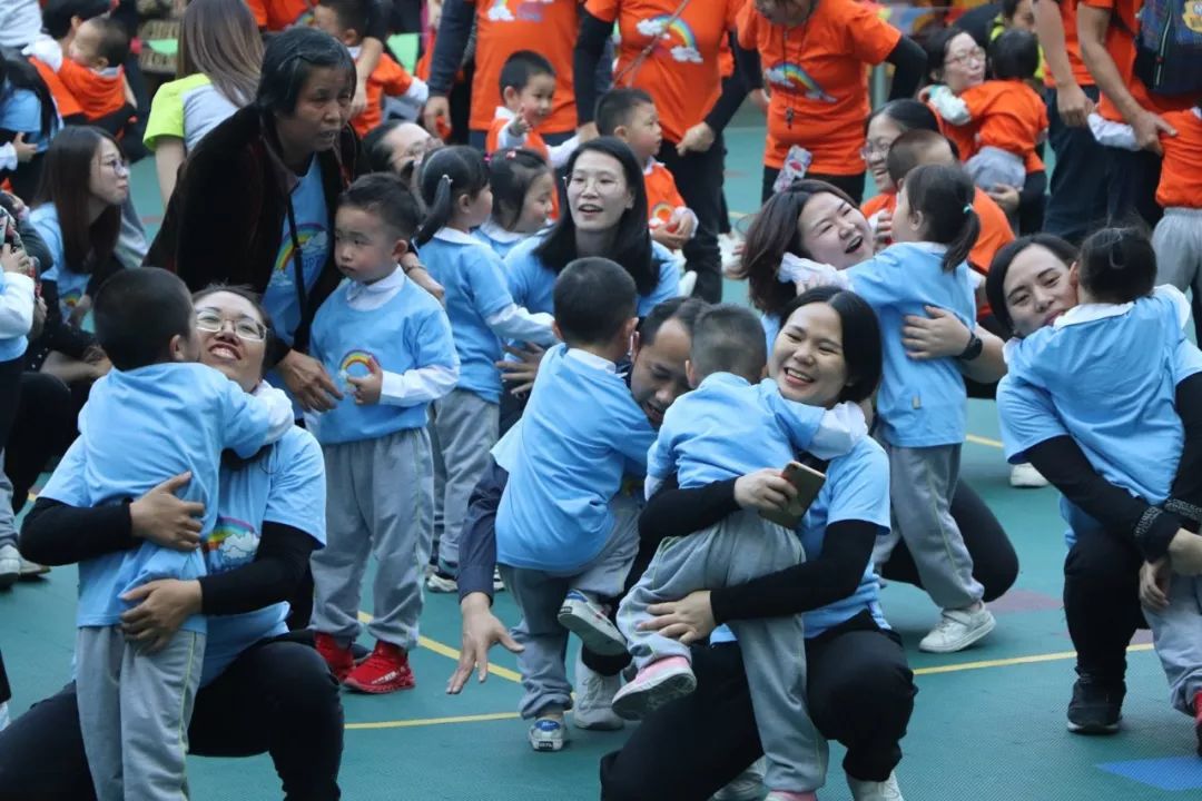 家园连线阳光运动健康成长记凤城幼儿园2019年小班级亲子运动会