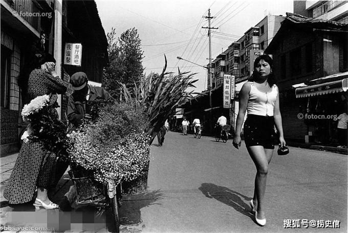 上世纪八九十年代云南民俗绝育手术后丈夫这样把老婆背回家