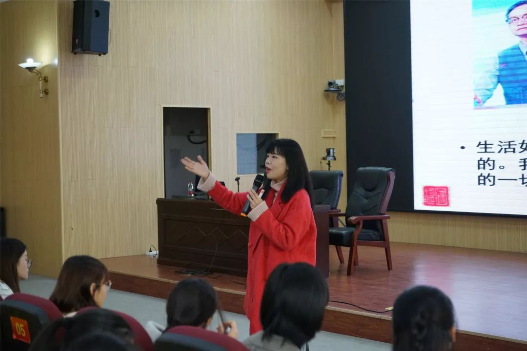 阅读,遇见更好的自己——柳州百姓大讲堂走进市壶西实验中学_卢涛