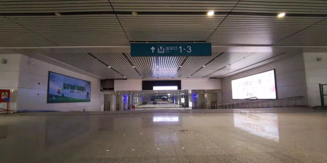 站台|图片来源:阜阳新闻网△ 进站安检处|图片来源:阜阳新闻网