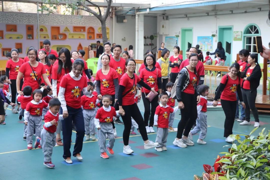 家园连线阳光运动健康成长记凤城幼儿园2019年小班级亲子运动会