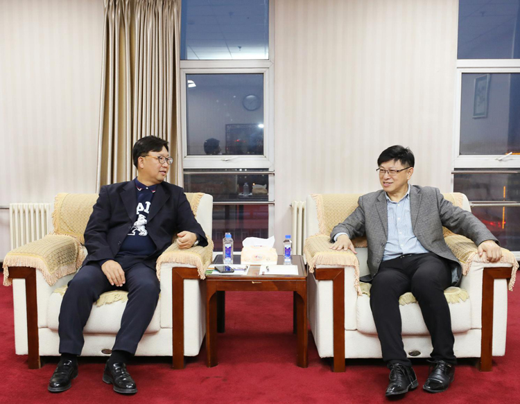 辽宁中医药大学校长石岩会见美国南加州中医大学校长