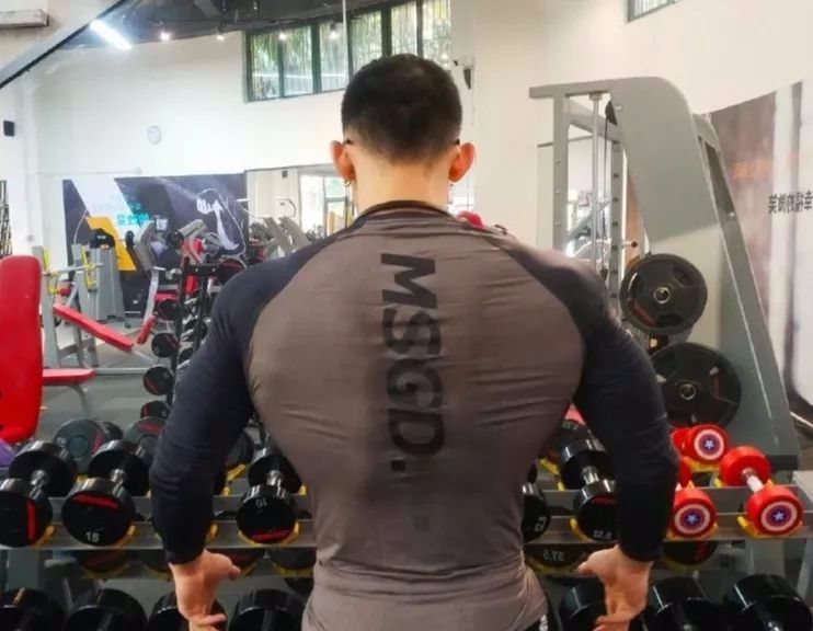 肌肉男背影杀原来可以如此性感