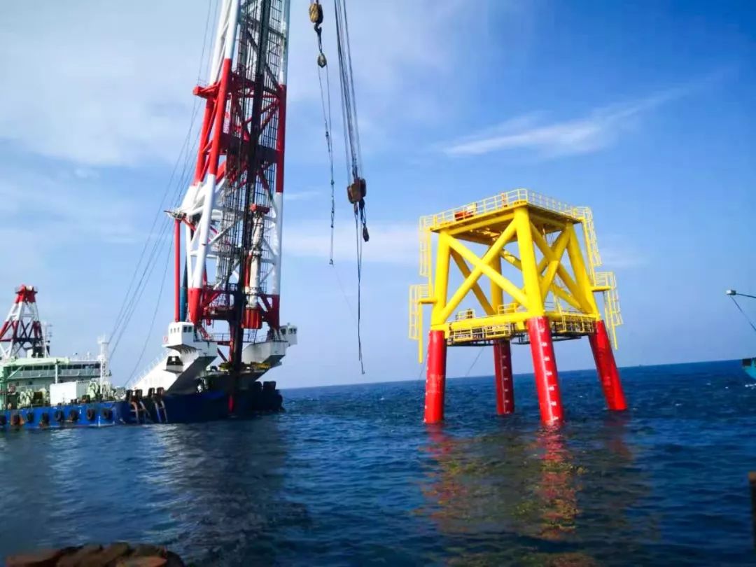 国内首座近海深水测风塔竣工创造国内海上风电领域46米水深最快安装