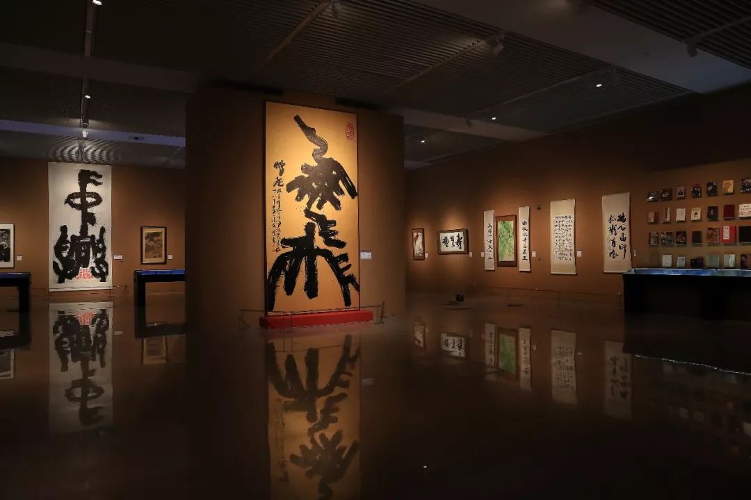 博物馆南2,南3展厅时间:10月31日至11月24日守正求新—韩天衡艺术展