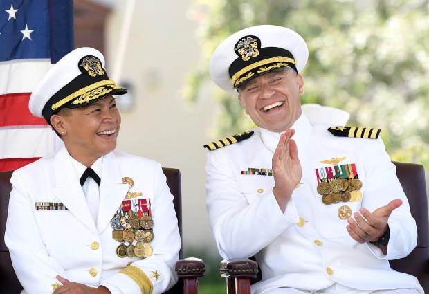 贝特·玻利瓦尔的岸上服役经历也非常丰富,担任过菲律宾圣米格尔美国