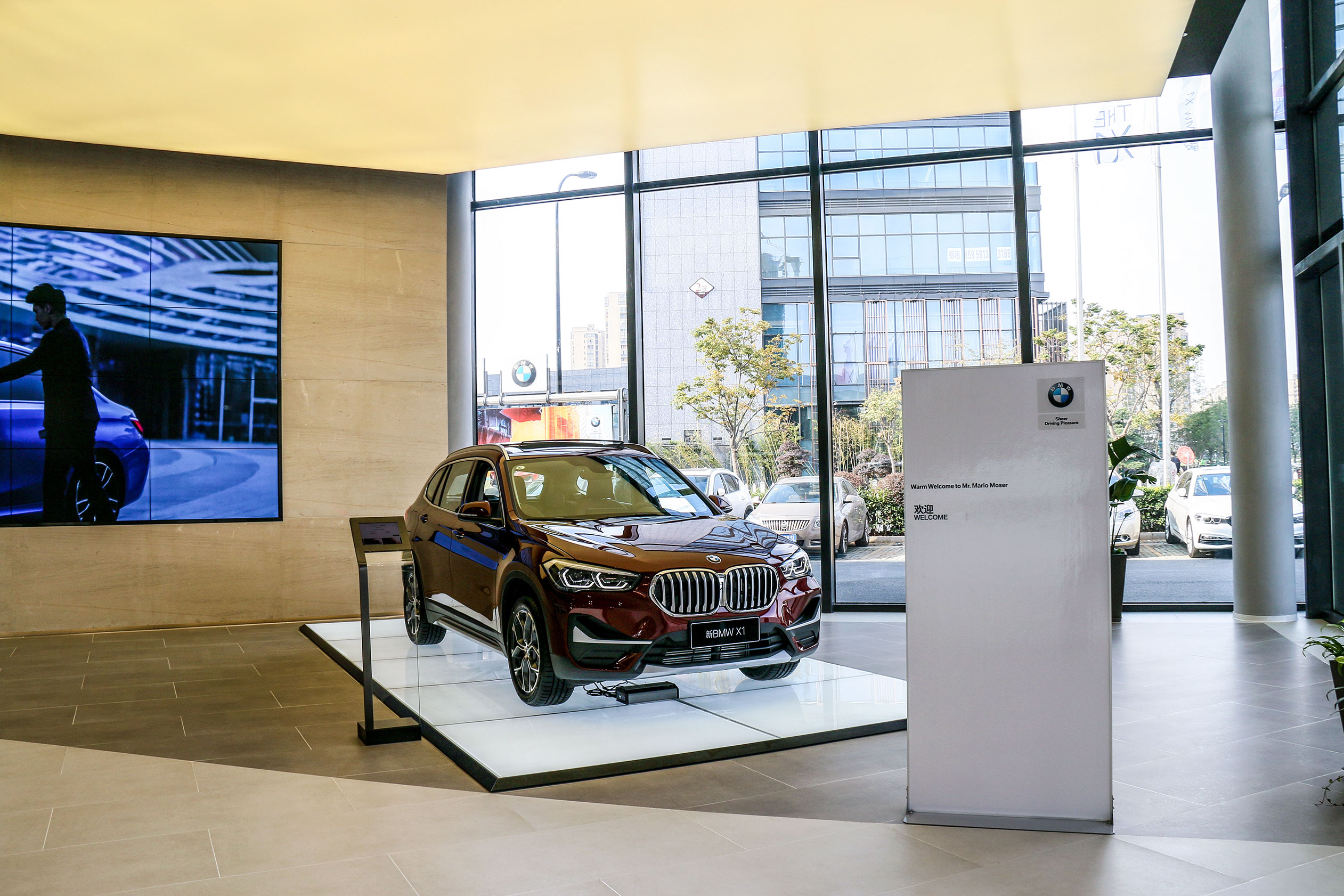 探秘杭城最豪的宝马4s店杭州宝驿