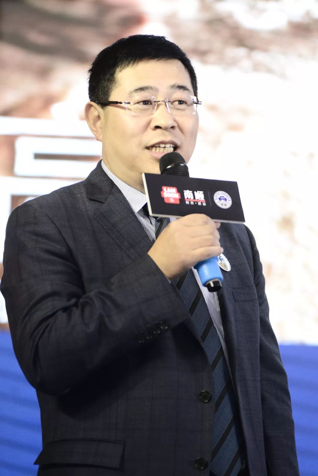 南顺香港集团华东华西区域总经理王国政先生讲解销售策略香港圣安娜