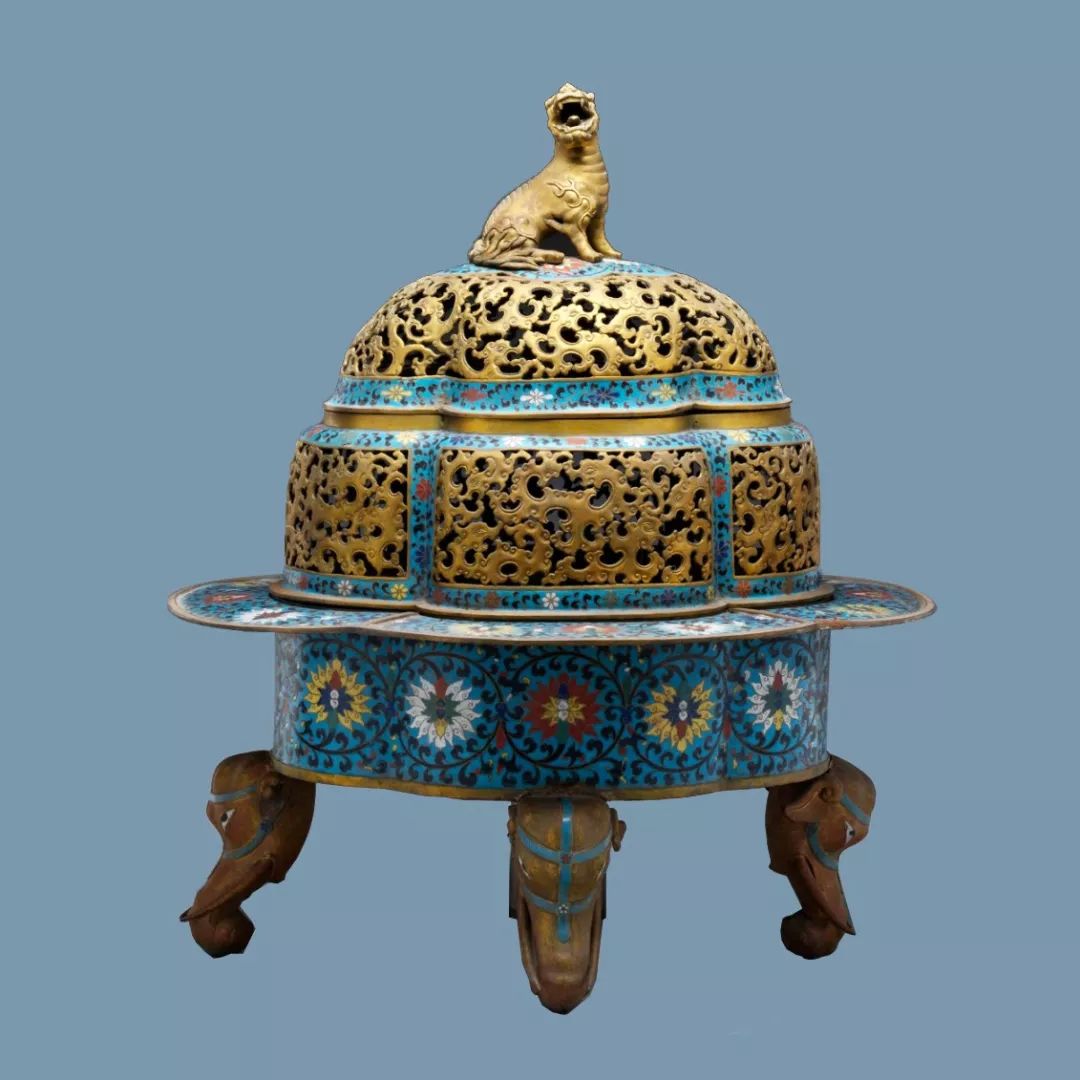 熏笼有铜,铜胎掐丝琅等质地, 做工十分精美, 如今在太和殿,乾清宫