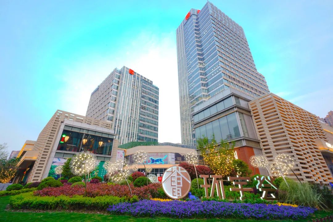 环宇荟入沪一年我最近观察到一个面临大型购物中心贴身竞争却能成功