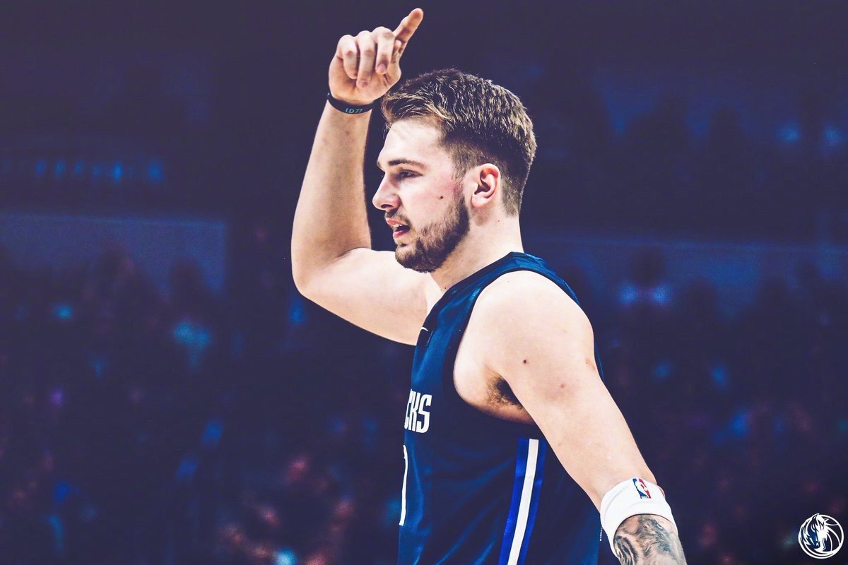 独行侠赚大了,东契奇单节22分打花勇士,三节打卡再砍三双