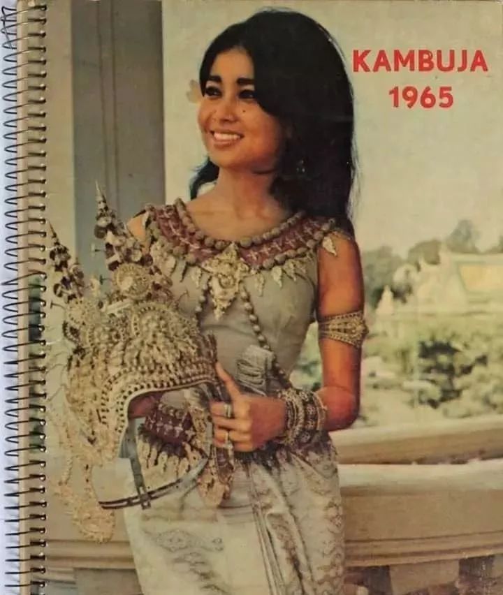 诺罗敦·帕花黛维公主自幼苦练宫廷舞,于18岁获皇家芭蕾舞团首席演员