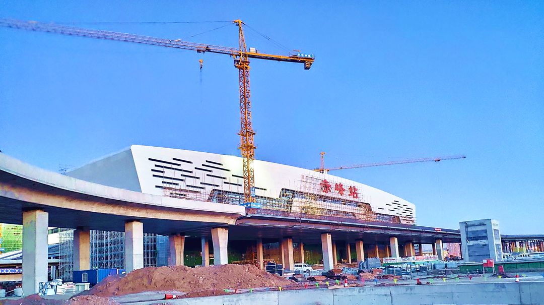 的赤峰站更名为赤峰南站平庄站更名为平庄北站现在的赤峰西站(高铁站)