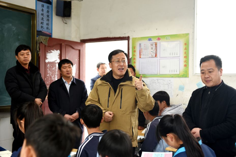 镇雄新闻网讯(记者 程洪 申登朝)11月20日,县委书记翟玉龙深入碗厂镇