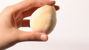 真人实测10块钱的美妆蛋可以省出一瓶粉底液