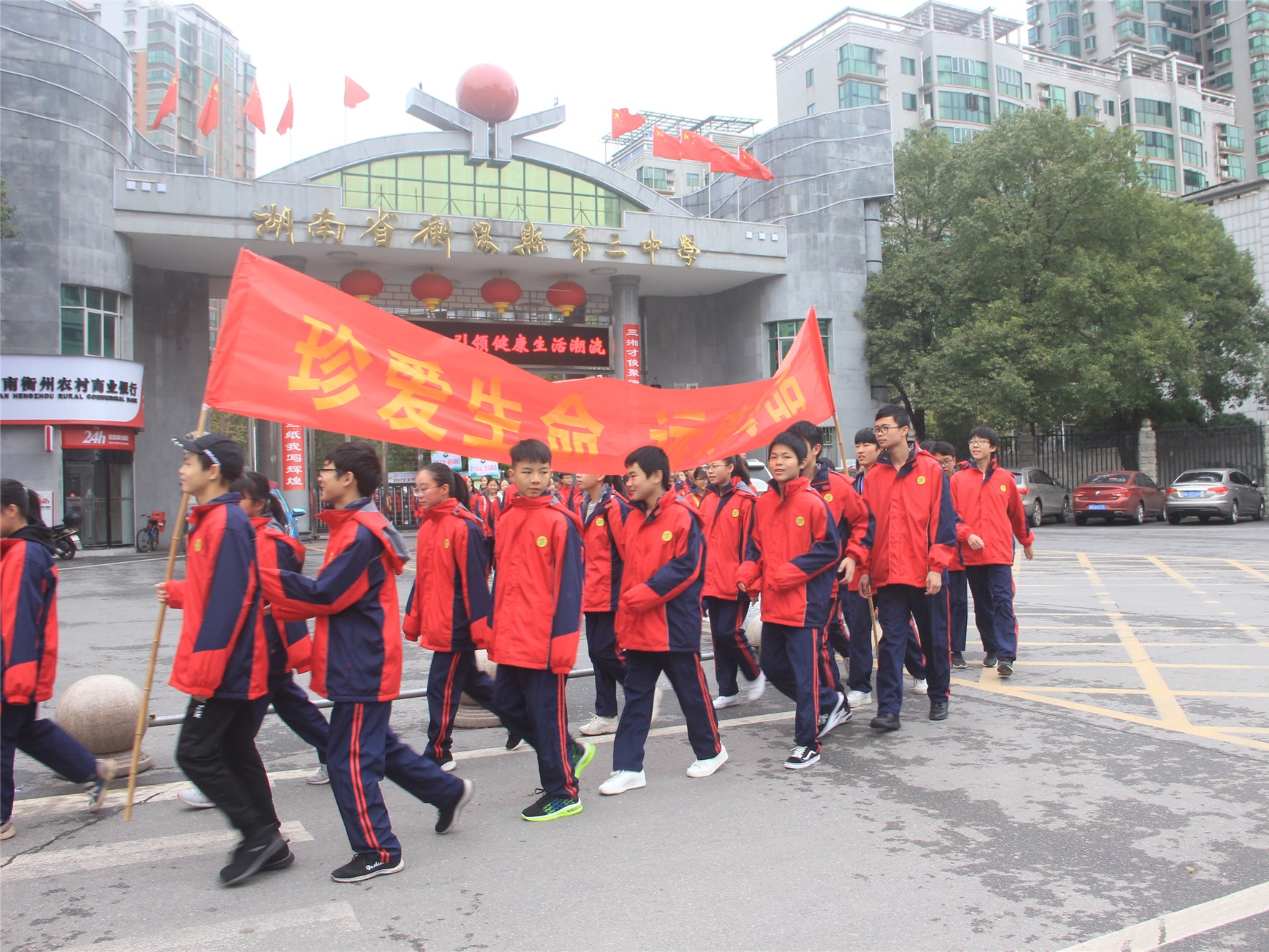 筑牢禁毒防线创建平安校园湖南衡阳县三中组织学生参观禁毒基地