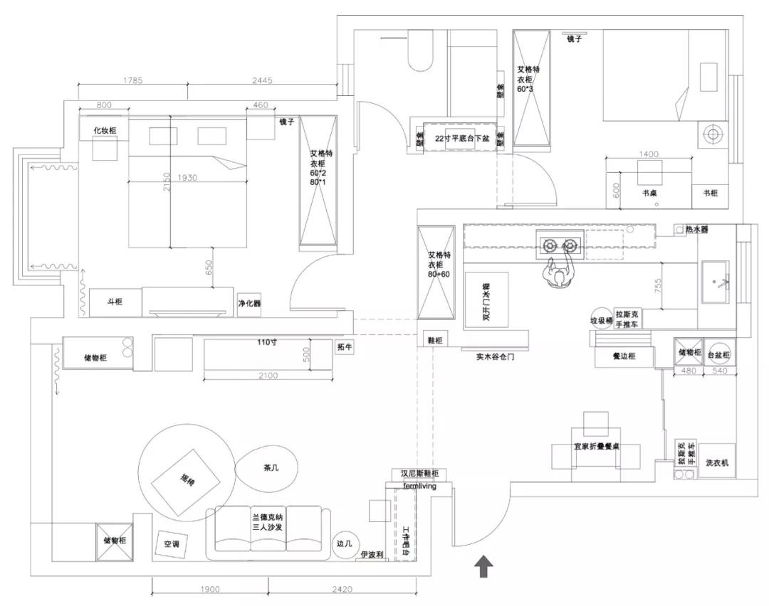 玄 关进入玄关,第一眼就被原木谷仓门所吸引,侧边的墙面掏空做壁龛