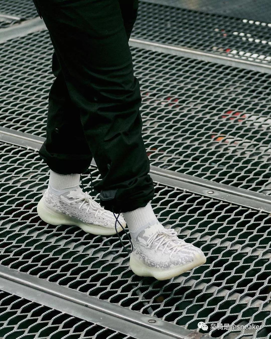 副总裁上脚yeezy380海外市价￥3500国内鞋迷等的花都谢了