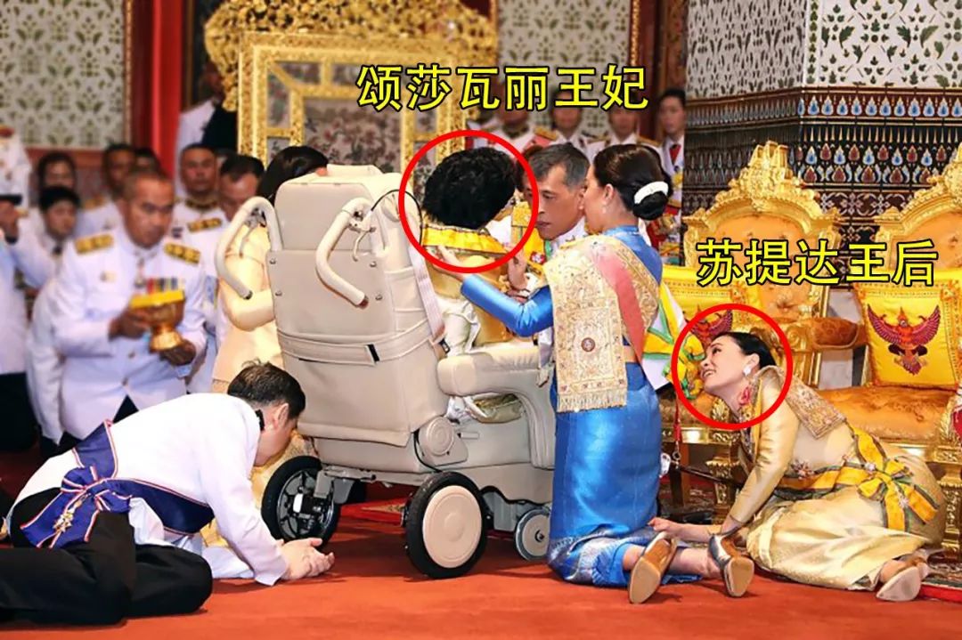 原创32岁泰国小公主好会做人见到姐姐行屈膝礼还要趴在地上跪拜