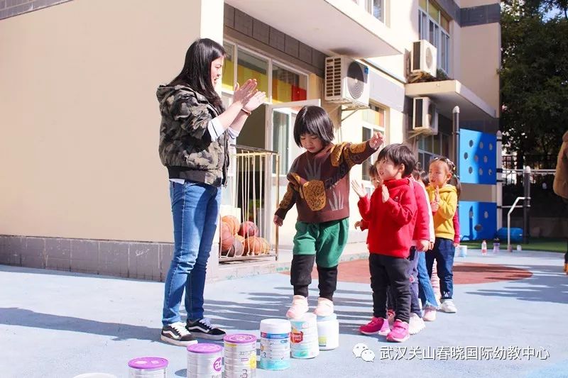 校园动态小班主题探究活动之瓶罐总动员