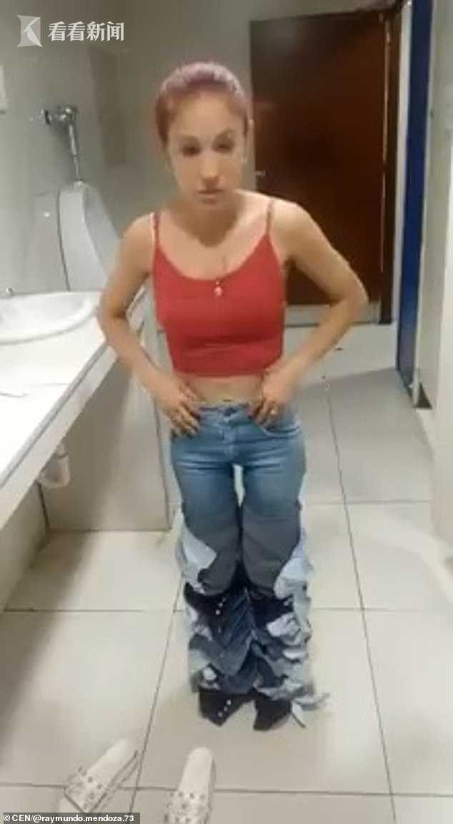 女子偷8条牛仔裤全穿身上被抓现行脱得只剩内裤