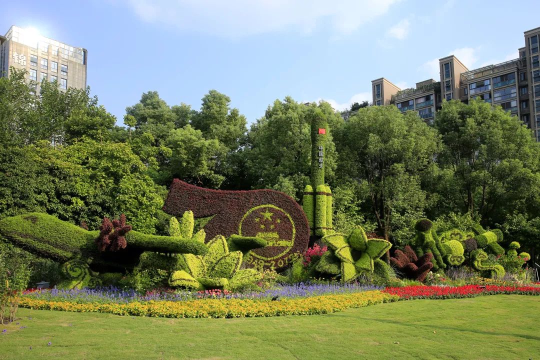 【城市景观】《时代蜕变中国梦》国庆立体花坛荣获杭州市艺术展创作