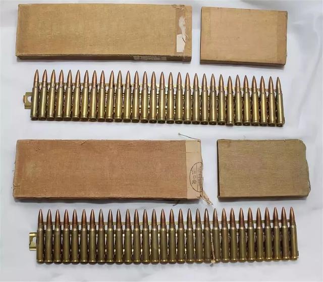 九二式重机枪使用的30发弹板九二式重机枪并未改用弹链供弹,而是仍然