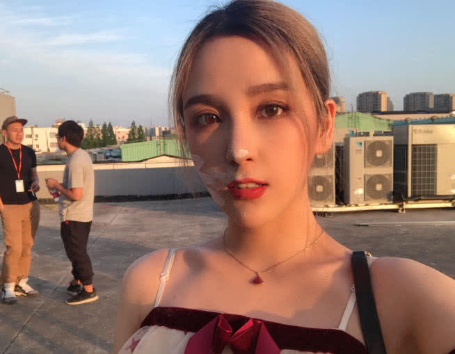 rita卸妆后颜值仍不输高校校花?黑粉直接曝出她没开美颜丑照_解说