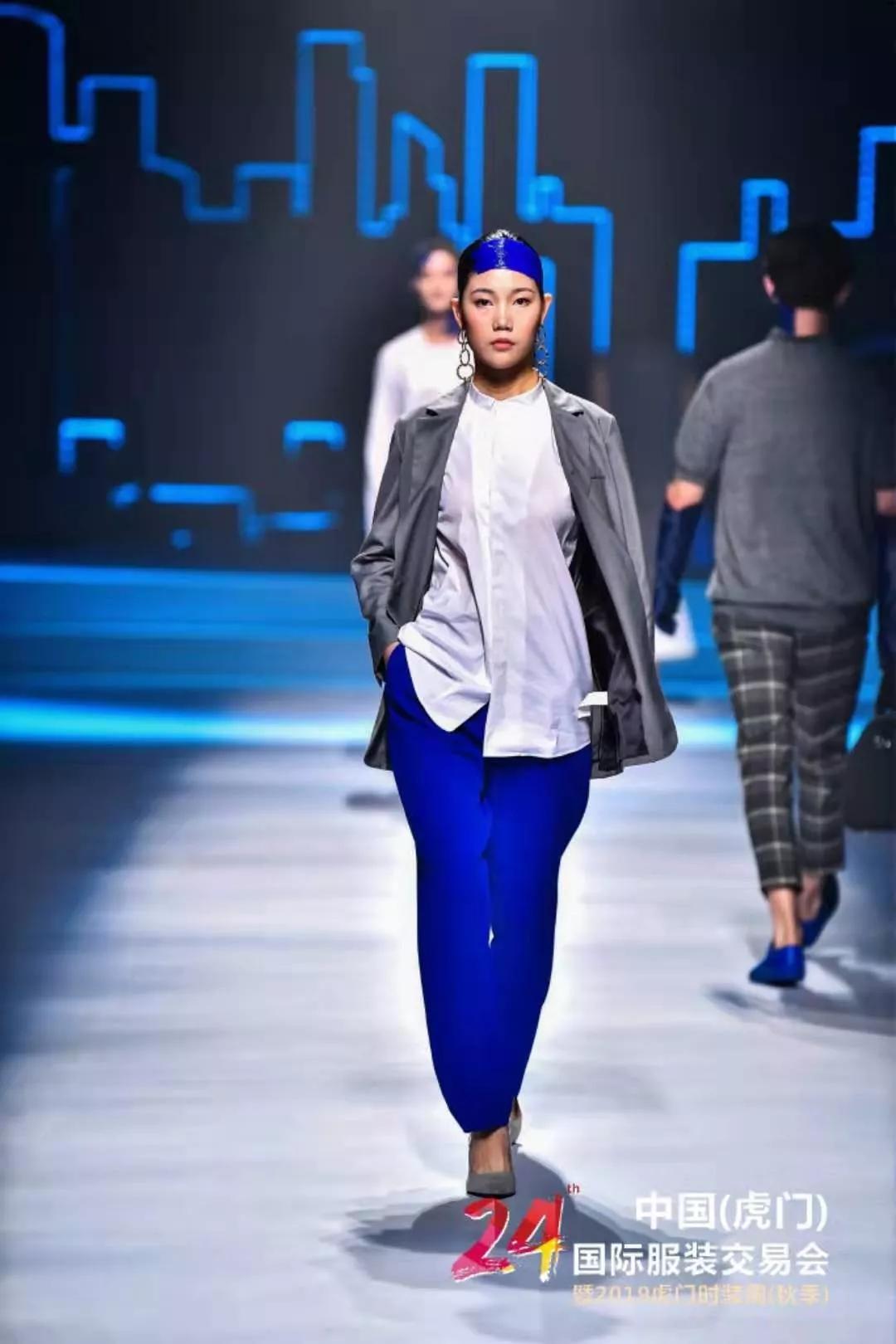 秀场直击千色都市yishion以纯时尚发布会