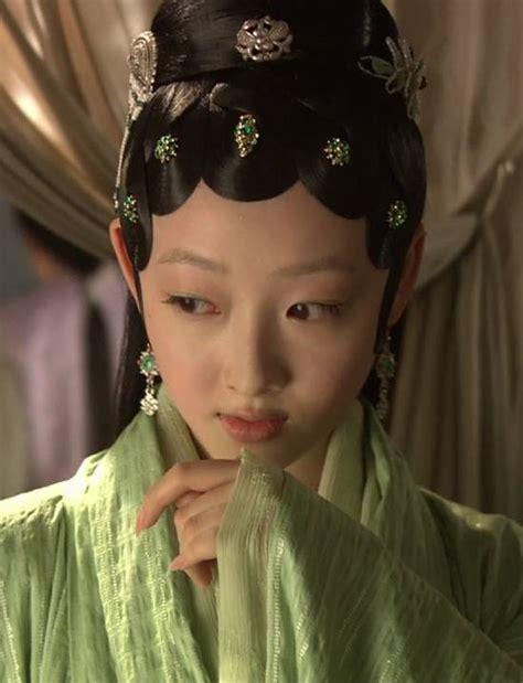 原创细数新版红楼梦中那些增添女性魅力的头饰展现着人物的性格
