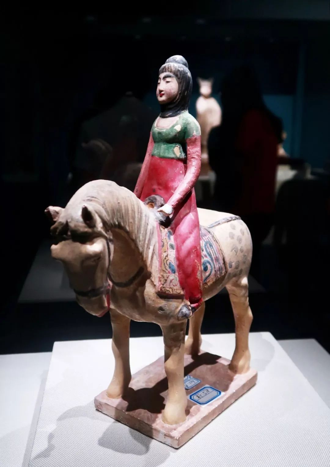 精选陕西出土的120件(组)唐代代表性文物,其中一级文物16件,包含了