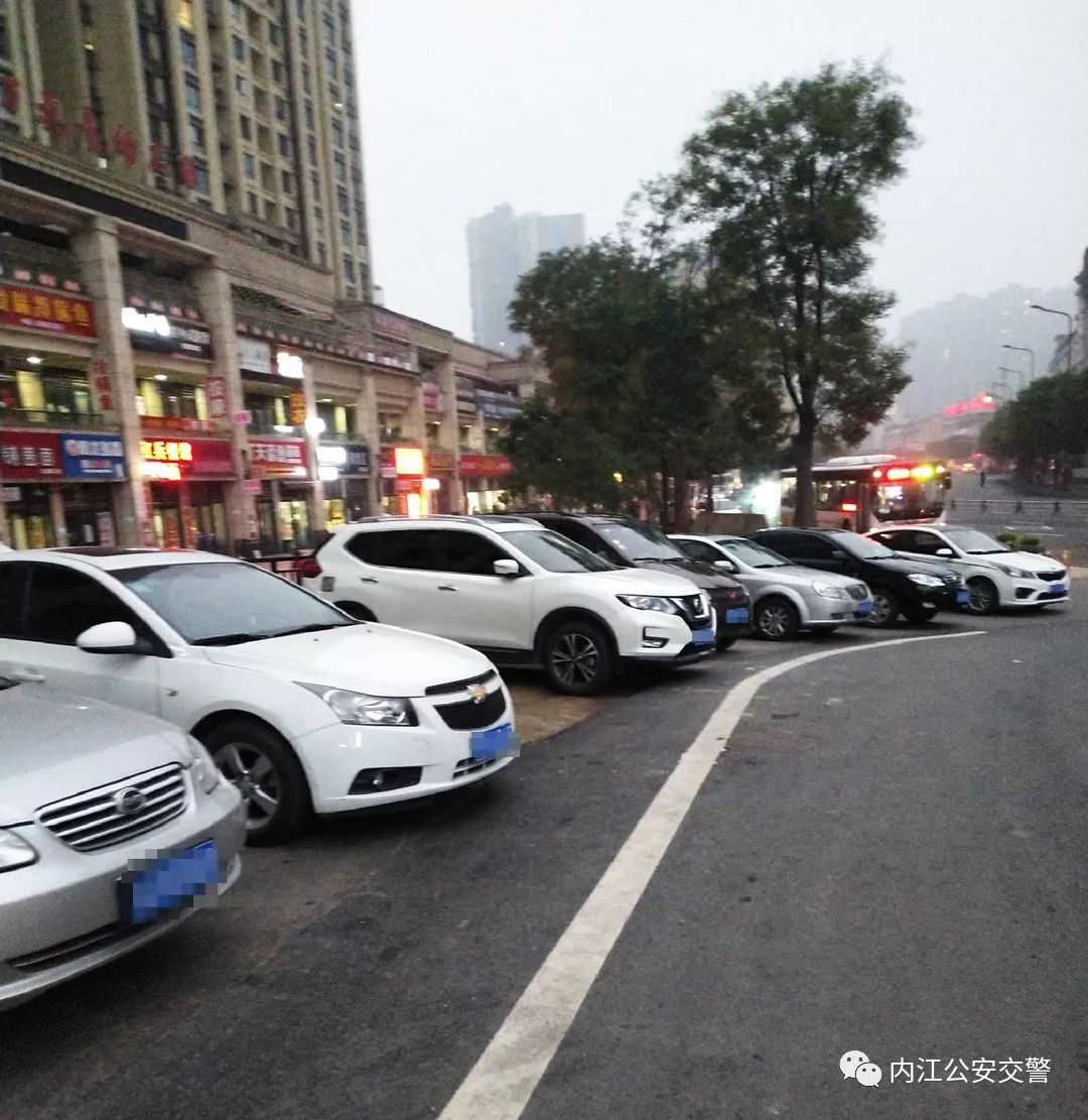 内江这个小区车辆乱停放市民把它曝了出来
