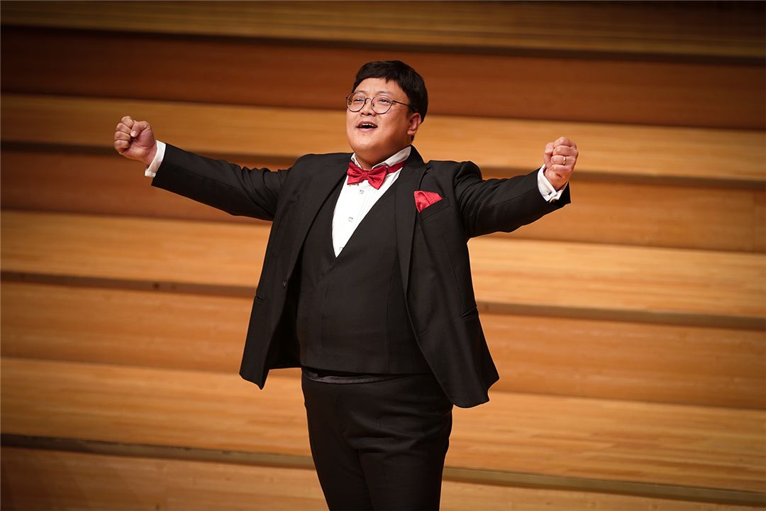 多数人一定会选"今夜无人入睡"(演唱者:李爽),当高亢激越的男高音响彻