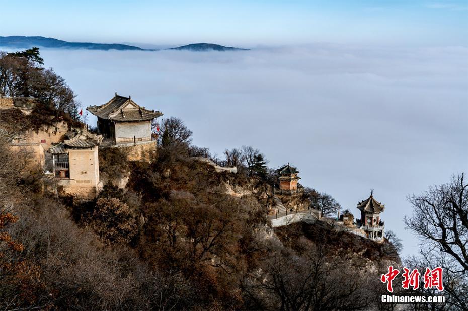 崆峒山,位於甘肅省平涼市,是絲綢之路