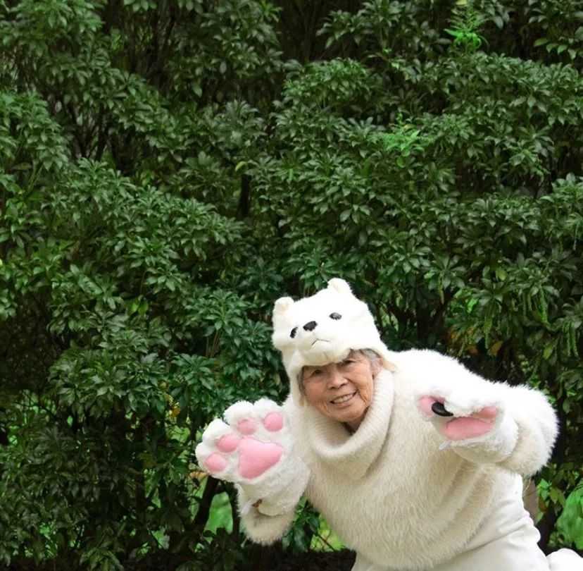 我也可以是萌萌的北极熊▼我是身手敏捷的绿蛙侠▼被困在笼子里!