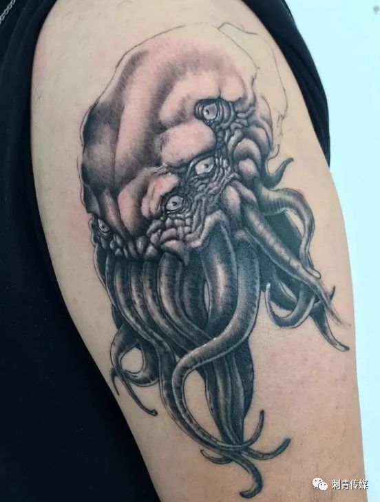 大致上感受性颇强,与克苏鲁接触的人类,克苏鲁偶尔会利用精神感应与