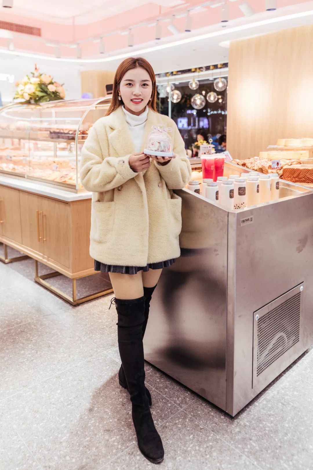 吉首万利隆旗舰店试营业高速收费员抖音网红现场助阵