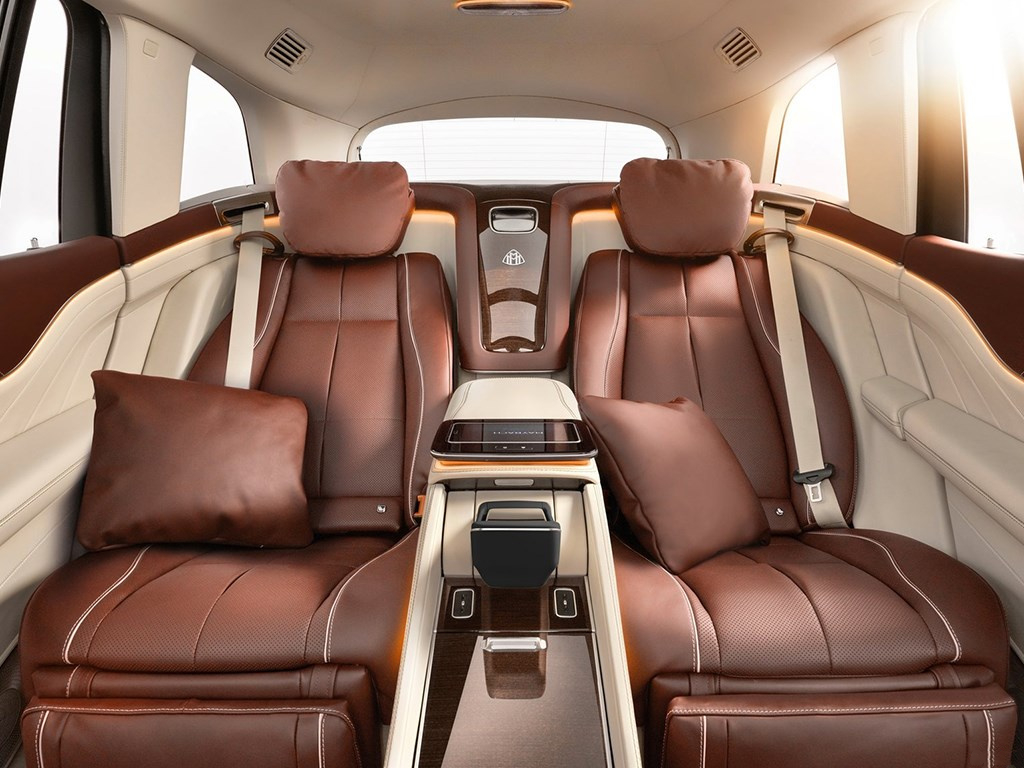 迈巴赫gls首发亮相,四个座椅太奢华,双色车身很霸气