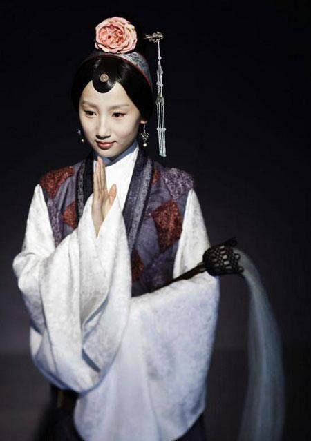 原创细数新版红楼梦中那些增添女性魅力的头饰展现着人物的性格